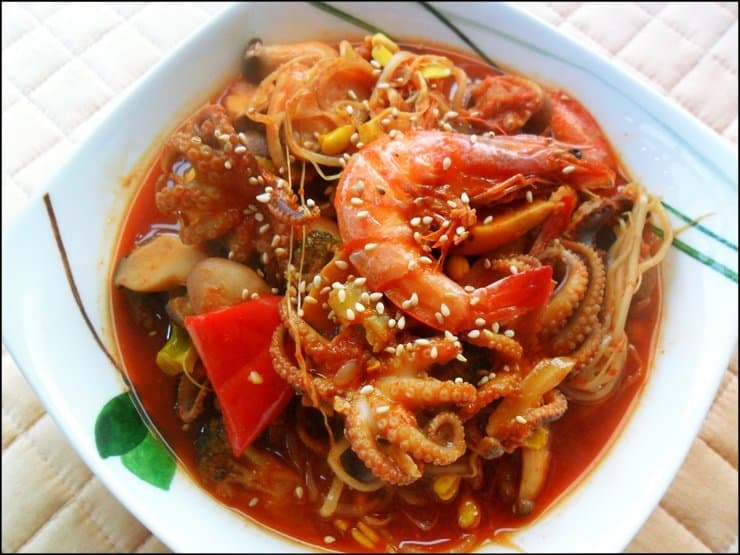 مأكولات بحرية حارة مطهية