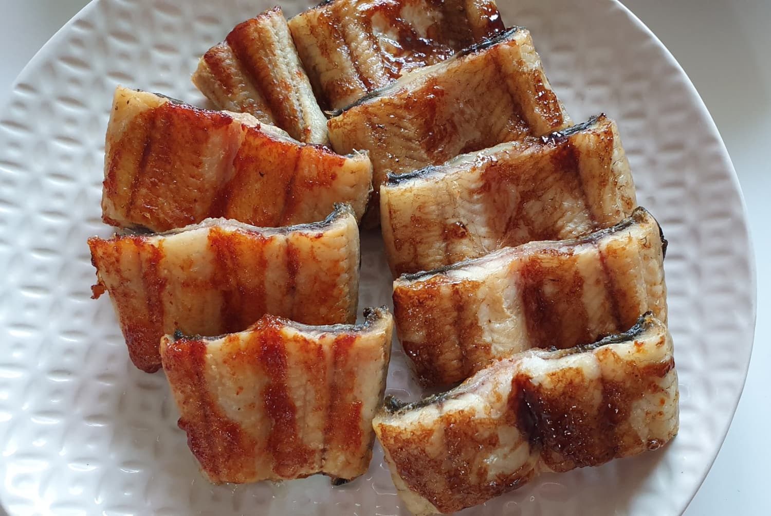 ثعبان البحر المشوي بالملح