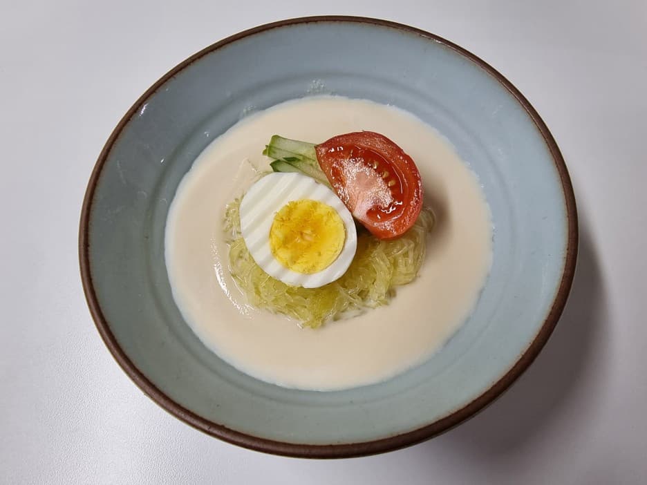 نودلز حليب الصويا البارد