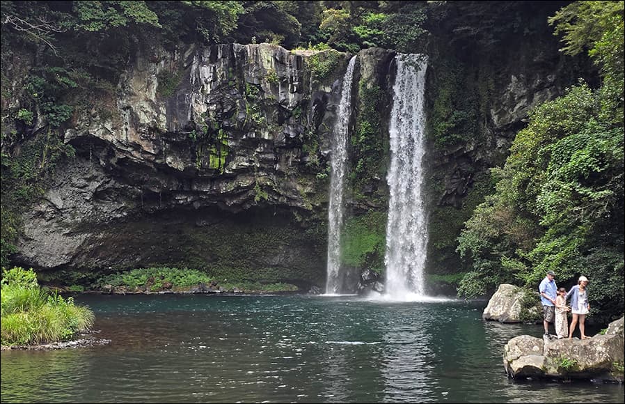 Air Terjun Cheonjiyeon