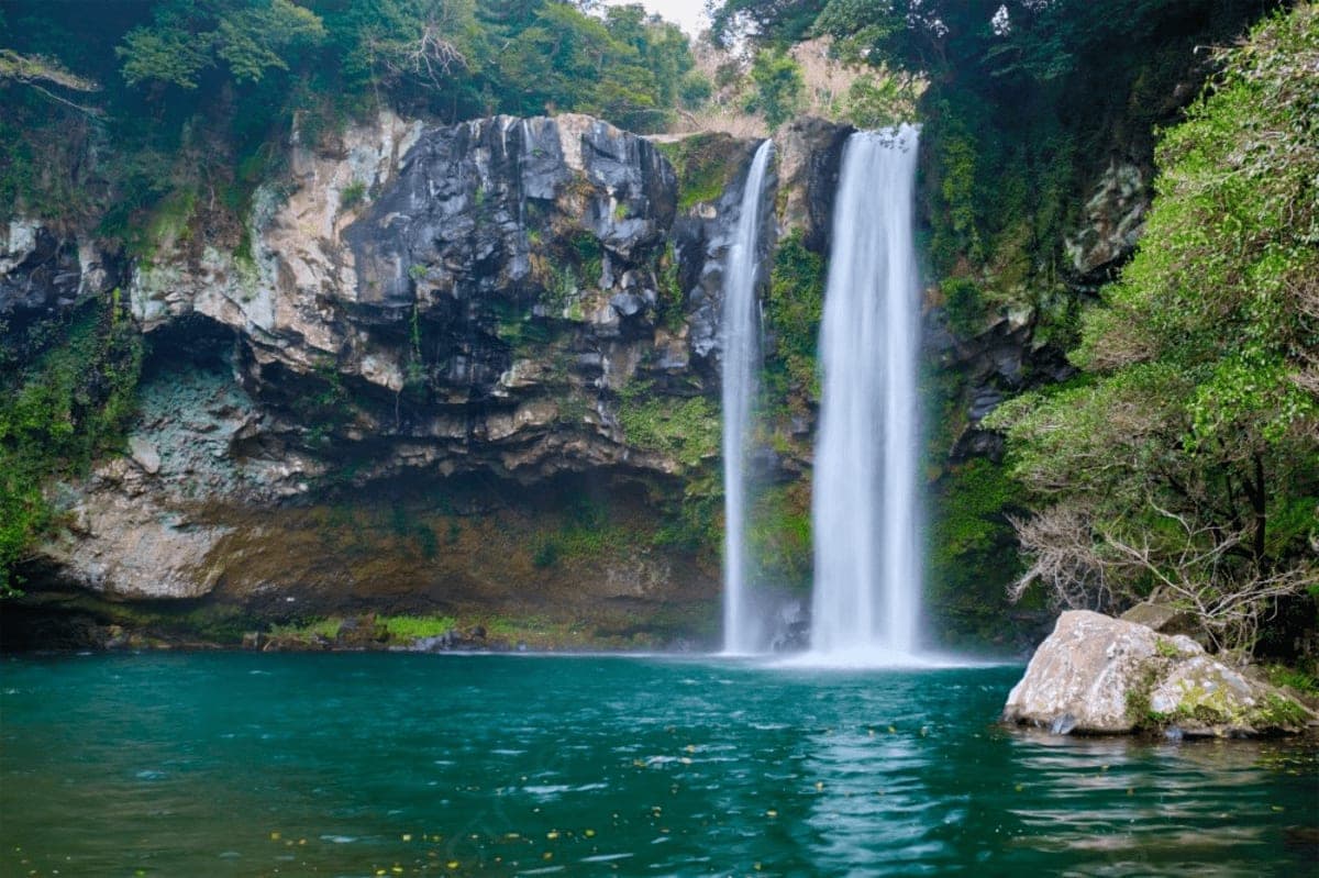 Air Terjun Cheonjeyeon